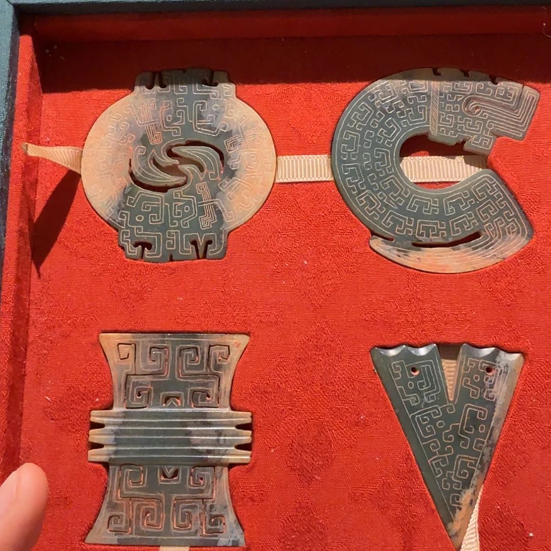 浮***云和田玉未镶嵌挂件