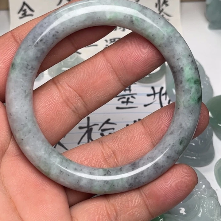 翡翠未镶嵌颈饰手镯