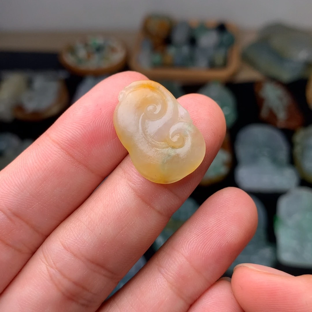 定制翡翠未镶嵌如意