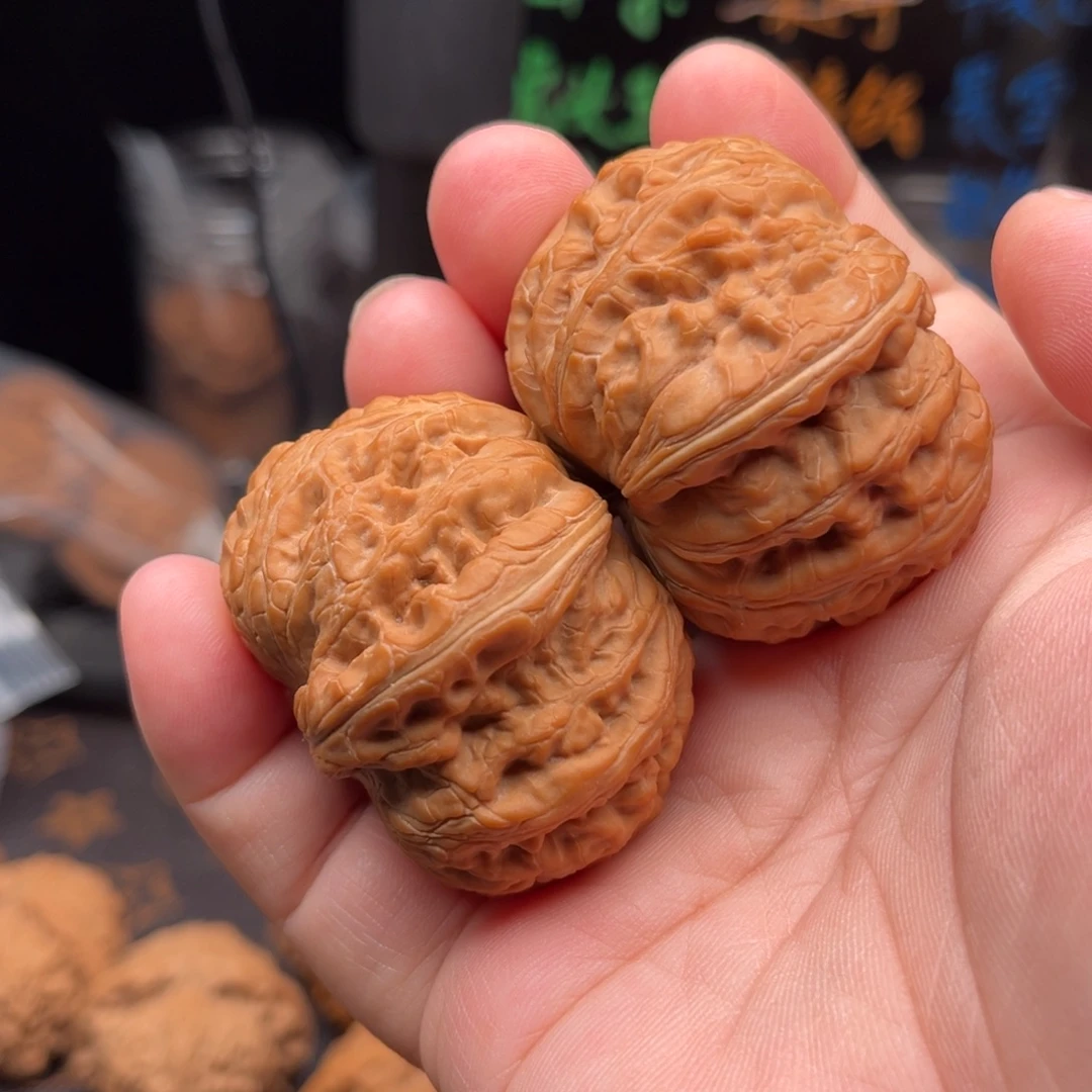 文玩核桃吊坠元宝