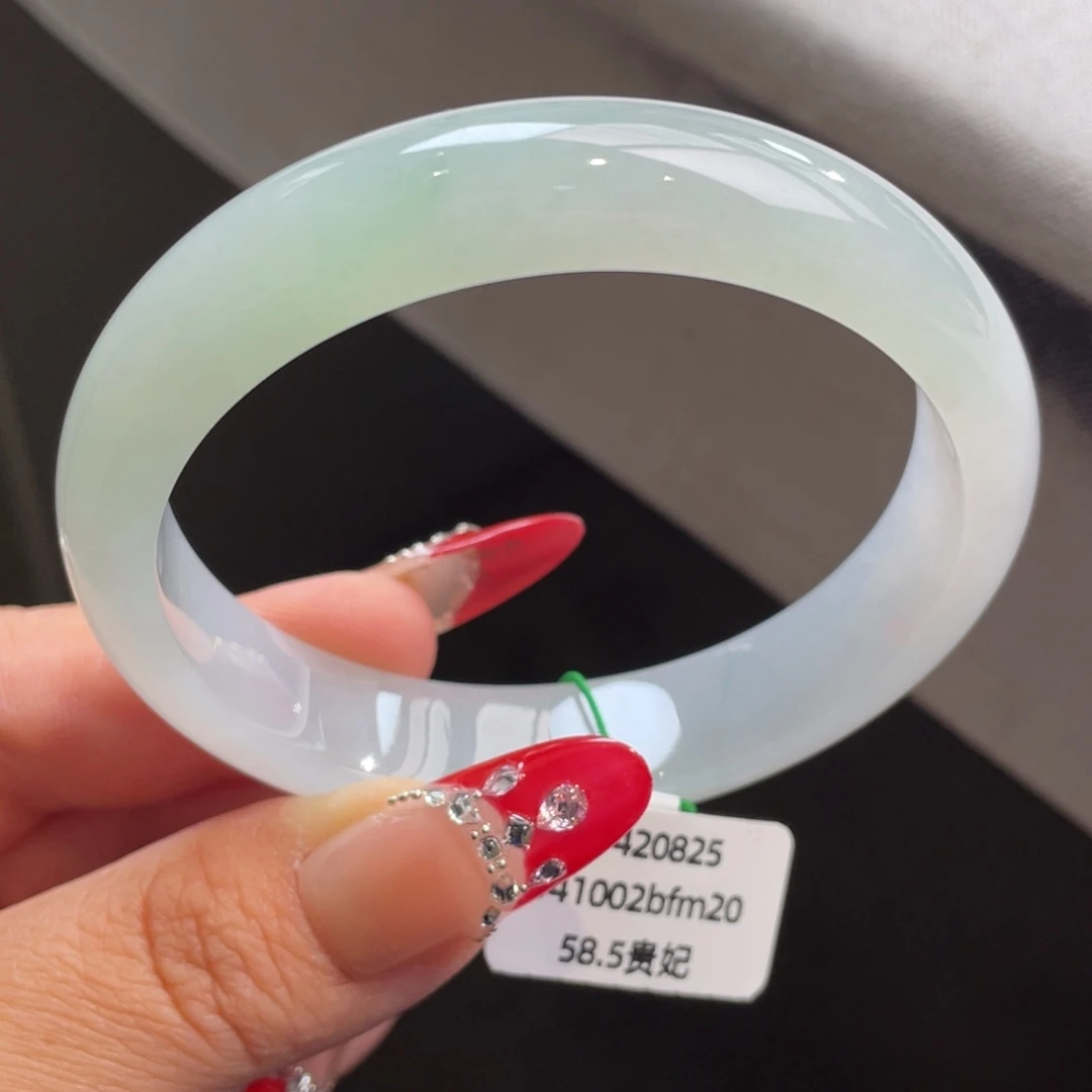 翡翠未镶嵌手镯【小万强推，无包容】冰胶飘晴绿大贵妃