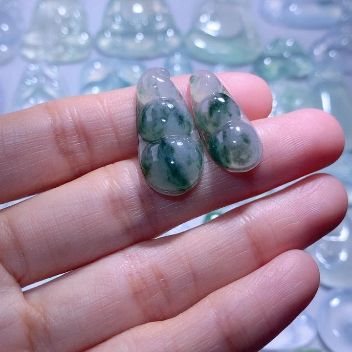 翡翠颈饰未镶嵌一对