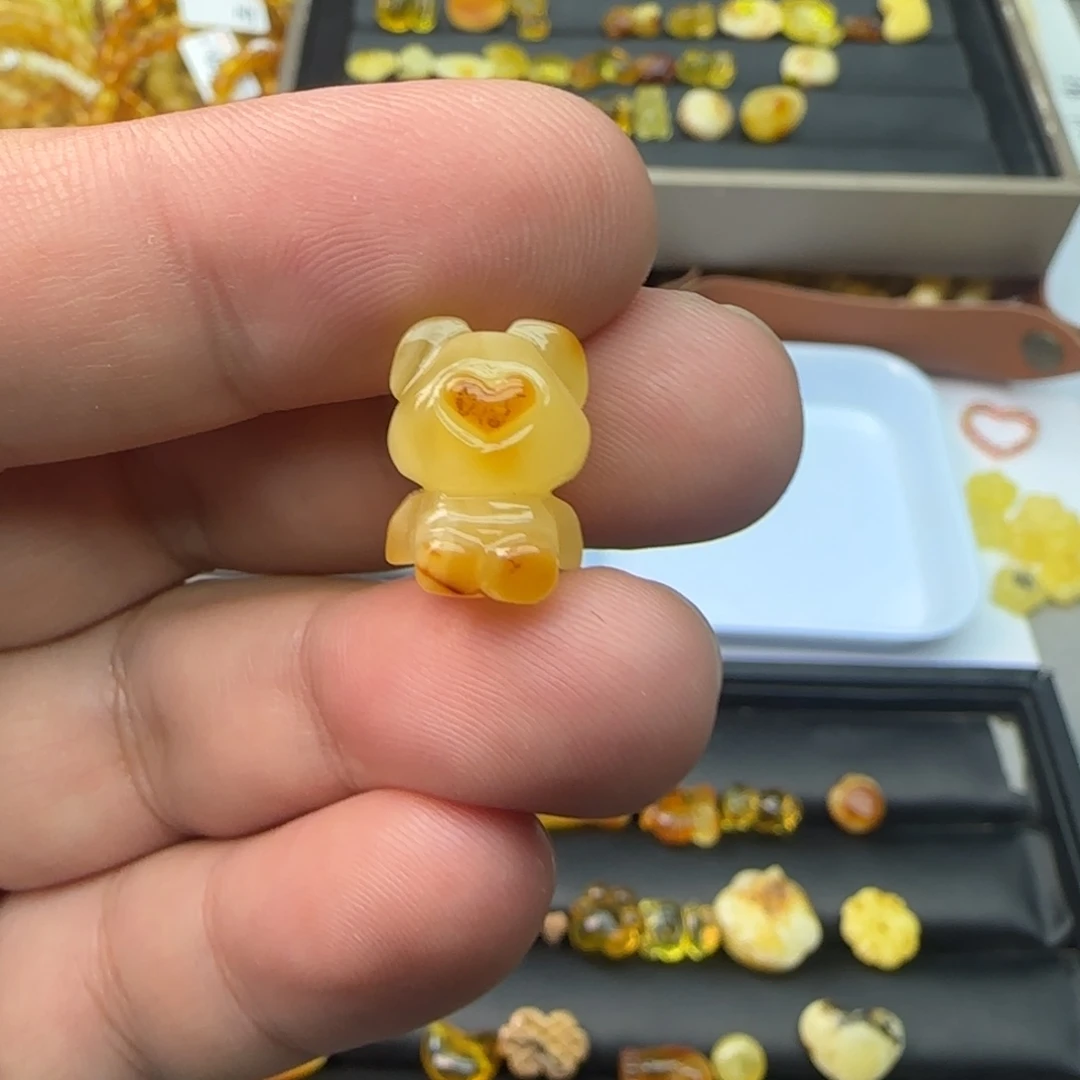 小***鱼琥珀未镶嵌裸石1.19克微瑕