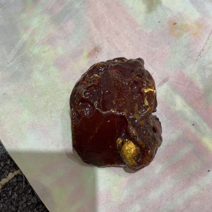 用***8定制琥珀未镶嵌裸石