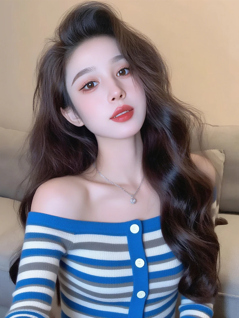 早秋独特蓝色条纹一字领露肩针织打底衫女设计感辣妹修身长袖上衣