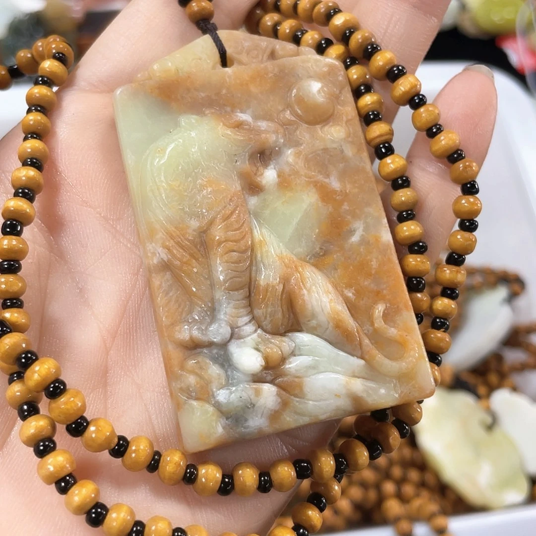 蛇纹石玉颈饰未镶嵌