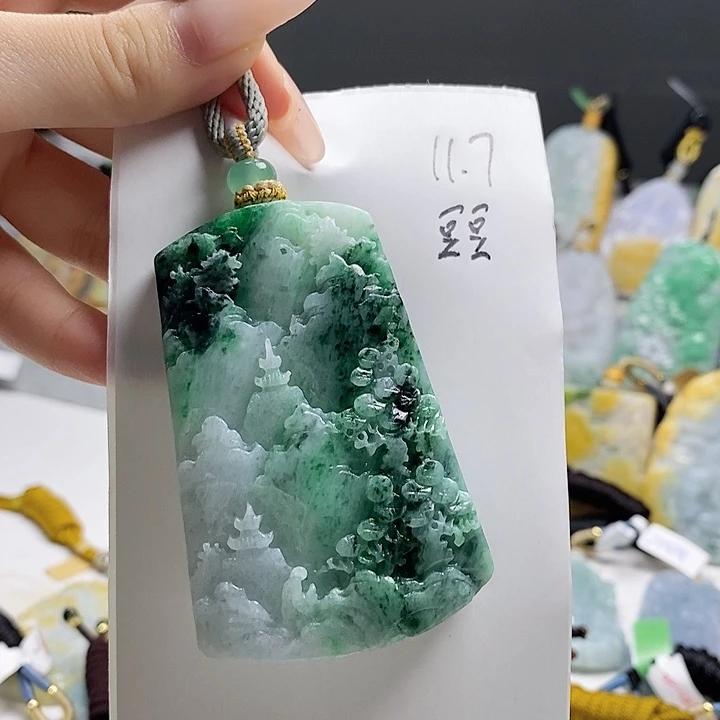 颈饰未镶嵌翡翠天**勤.