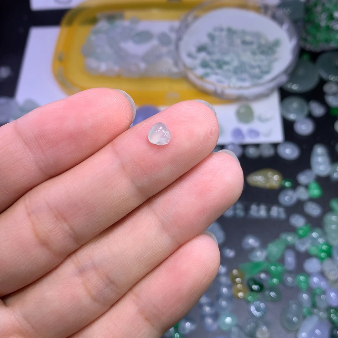 翡翠未镶嵌颈饰金蟾