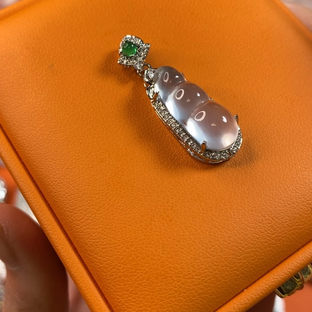 石英质玉未镶嵌颈饰