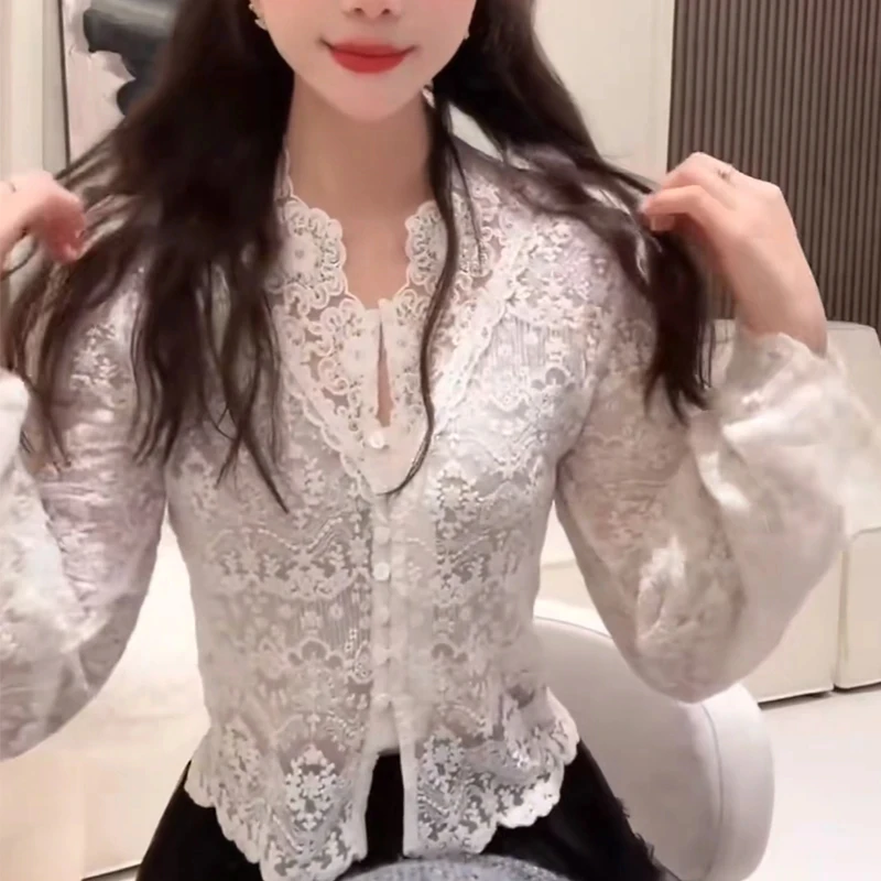 法式高级感刺绣蕾丝V领单排扣衬衣开衫气质洋气百搭镂空网纱上衣