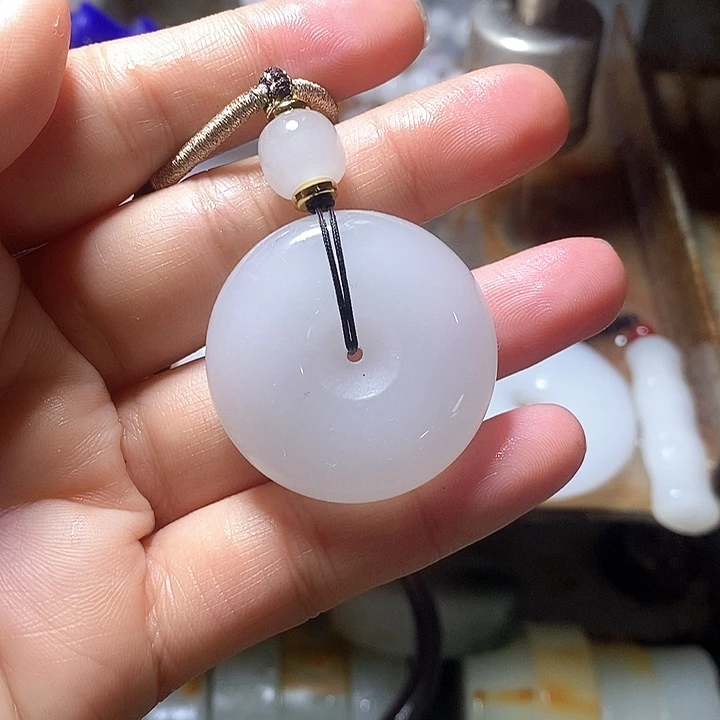 石英质玉颈饰未镶嵌任**妞