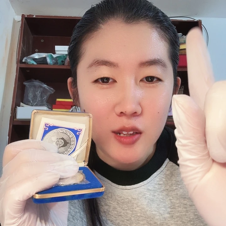 其他普通金属蓝盒，两百年，品弱