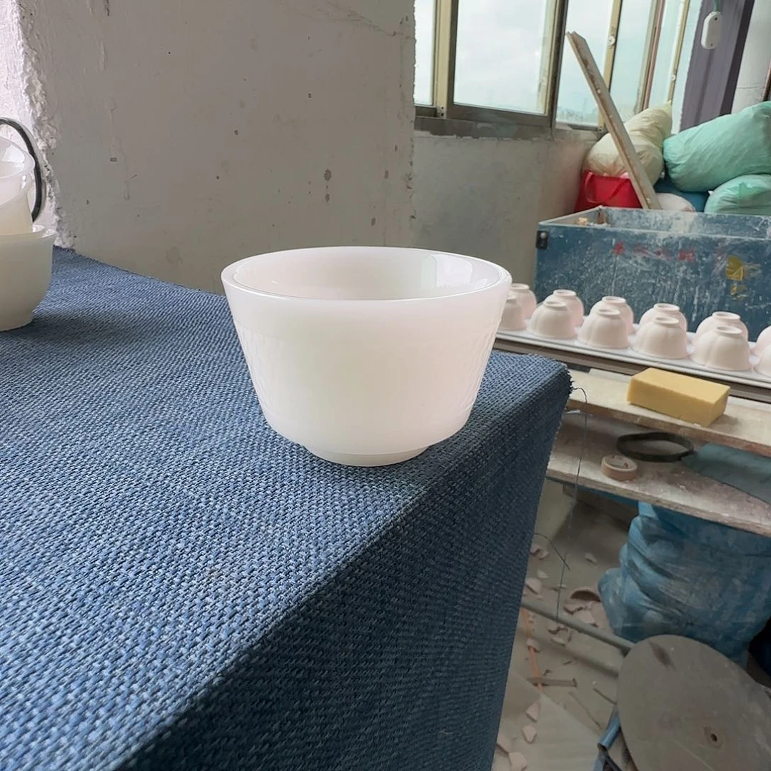 璞玉纯白手工挑刀，主人杯容量约90毫升