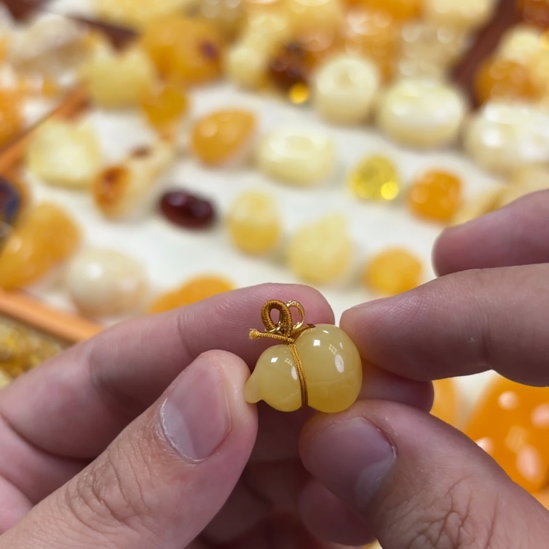 裸石蜜蜡未镶嵌葫芦