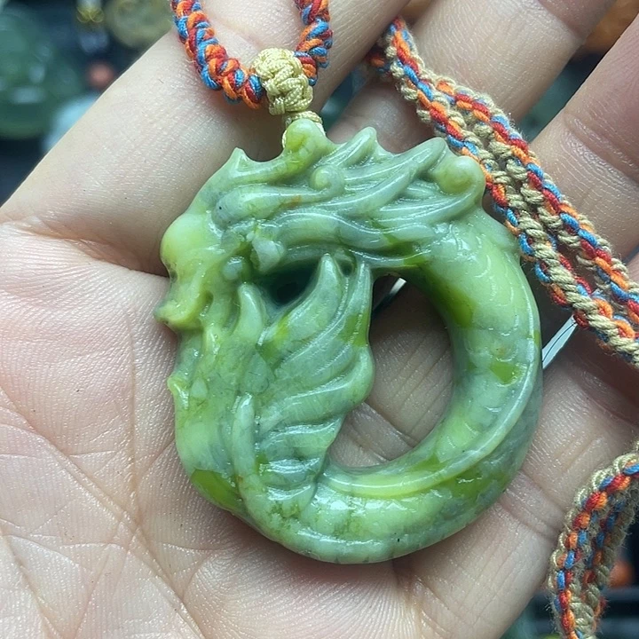 未镶嵌蛇纹石玉颈饰