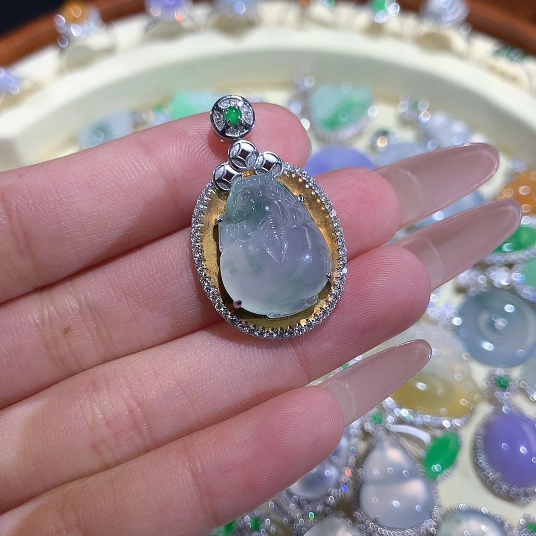 翡翠18K金镶嵌颈饰飘花貔貅吊坠