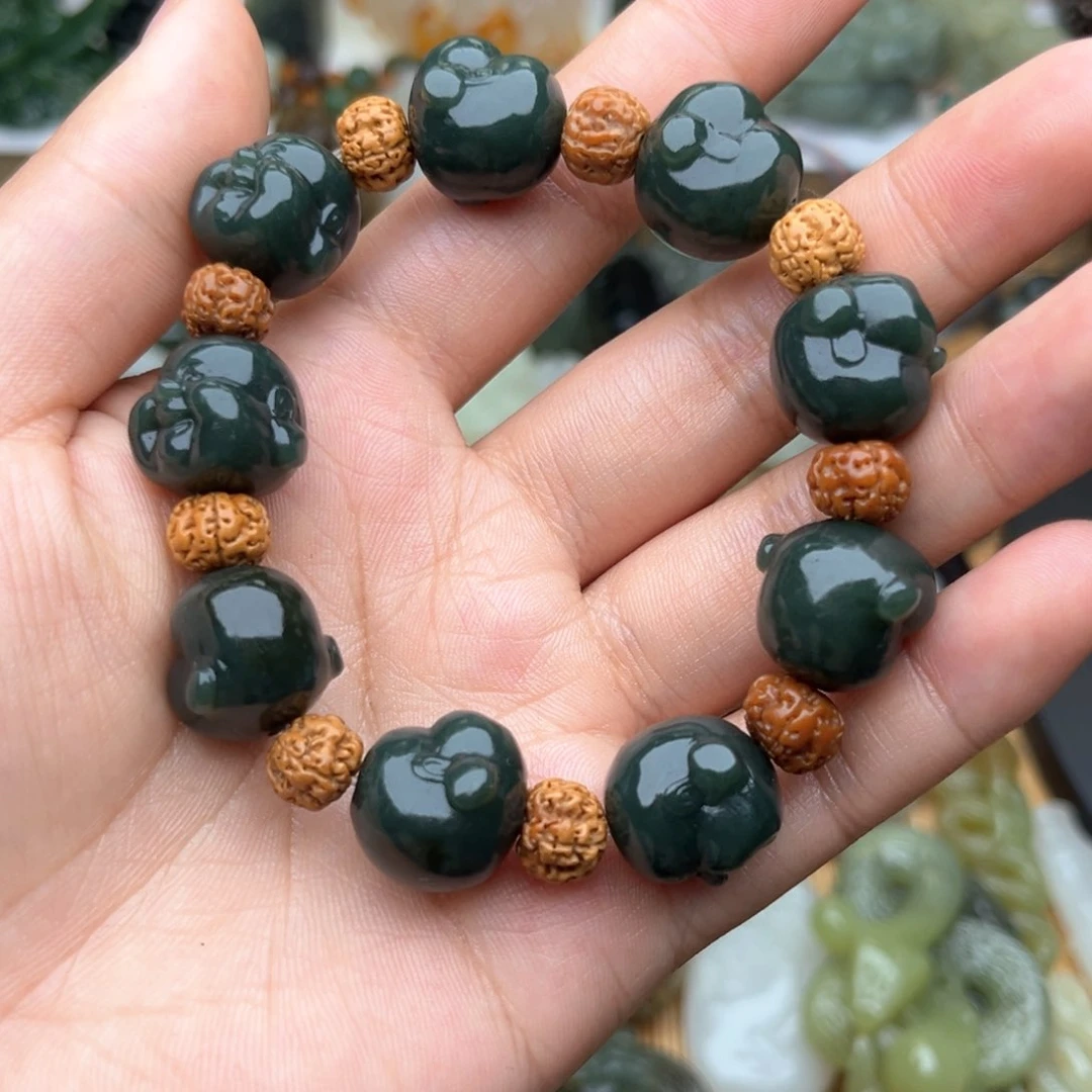 和田玉颈饰未镶嵌搞***?