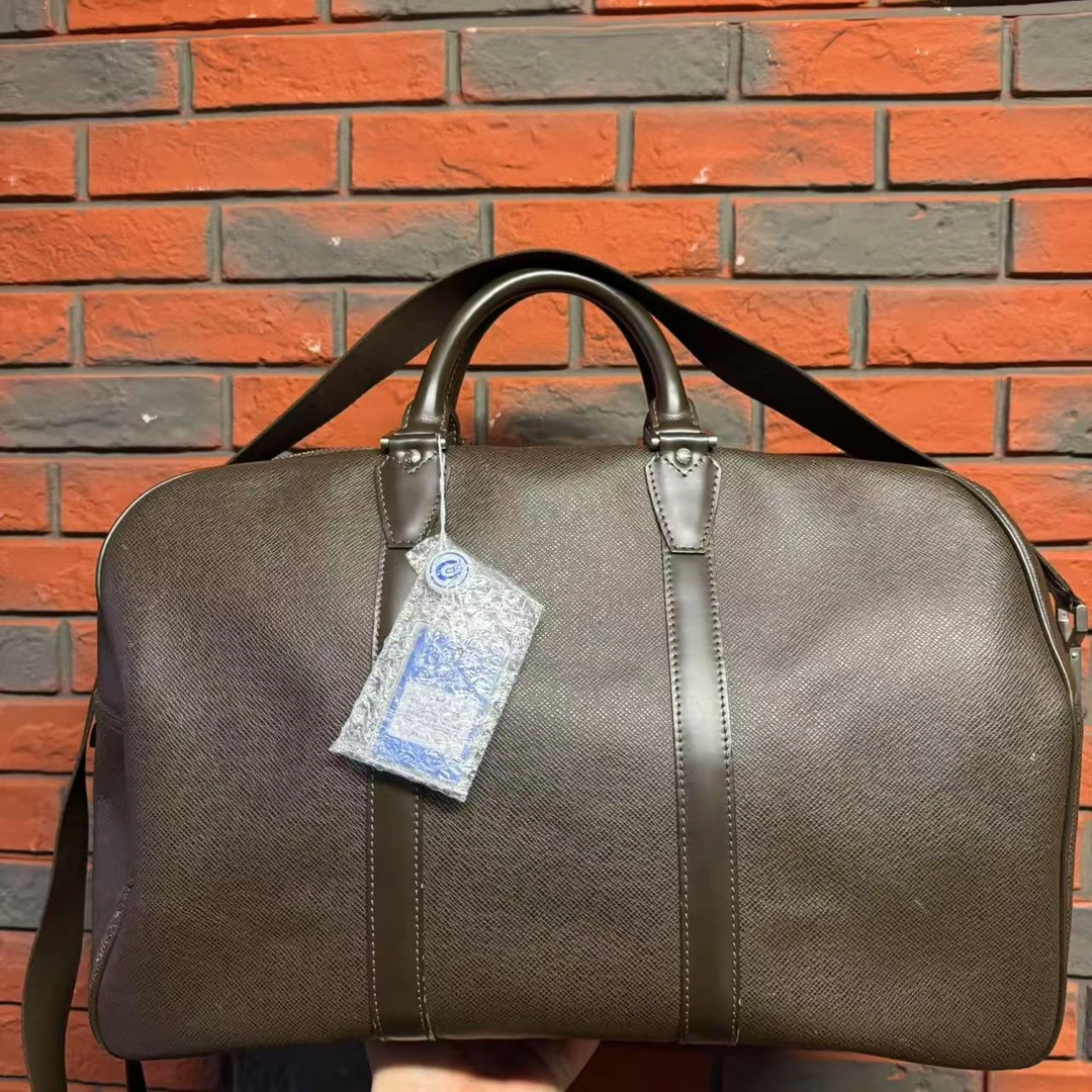 95新 LouisVuitton/路易威登 男包推荐 乌木棕taiga系列质感旅行