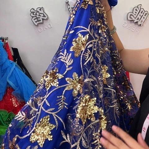 摩登舞之余在舞台表现中有