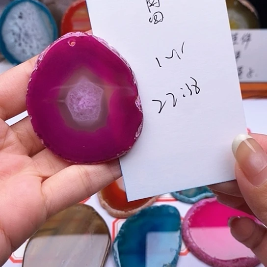 昌***来玛瑙/玉髓颈饰合金