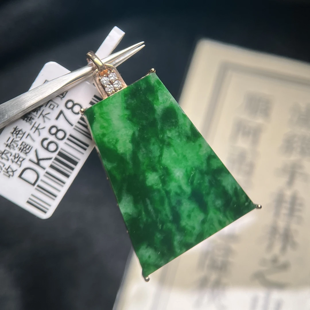 DK6878辣绿无事牌满绿吊坠挂件翡翠A货18k