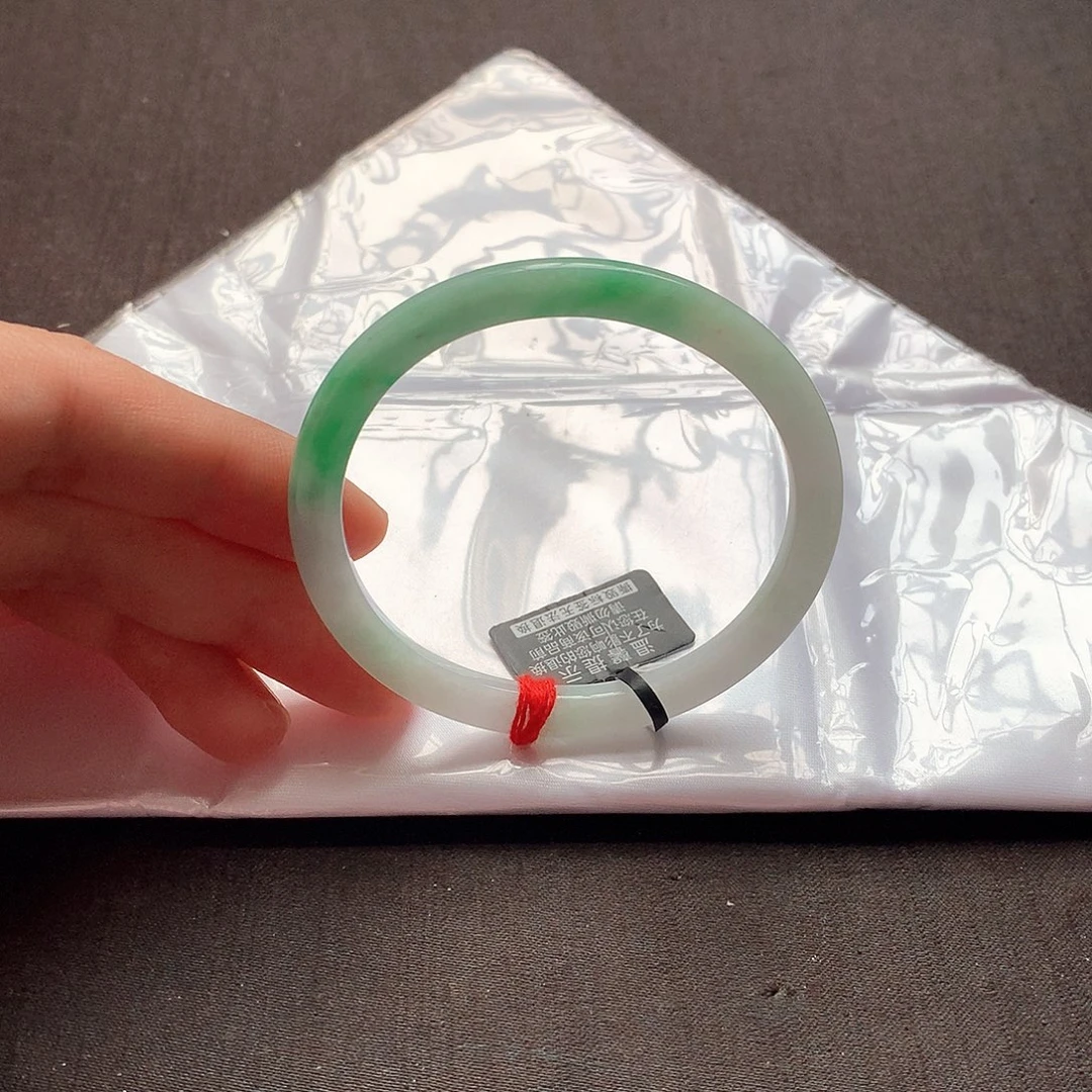 翡翠未镶嵌手镯55贵妃