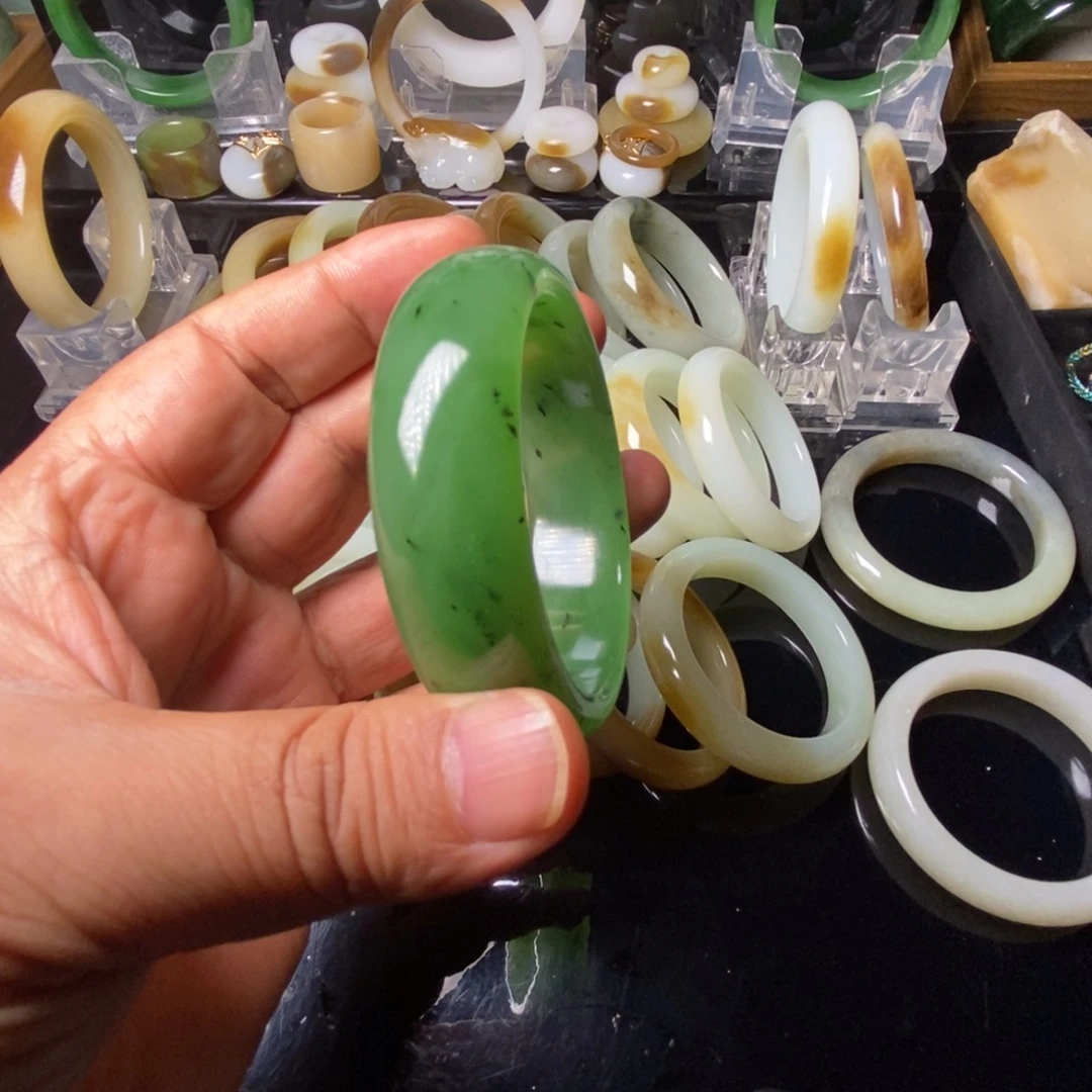 和田玉（碧玉）未镶嵌手镯