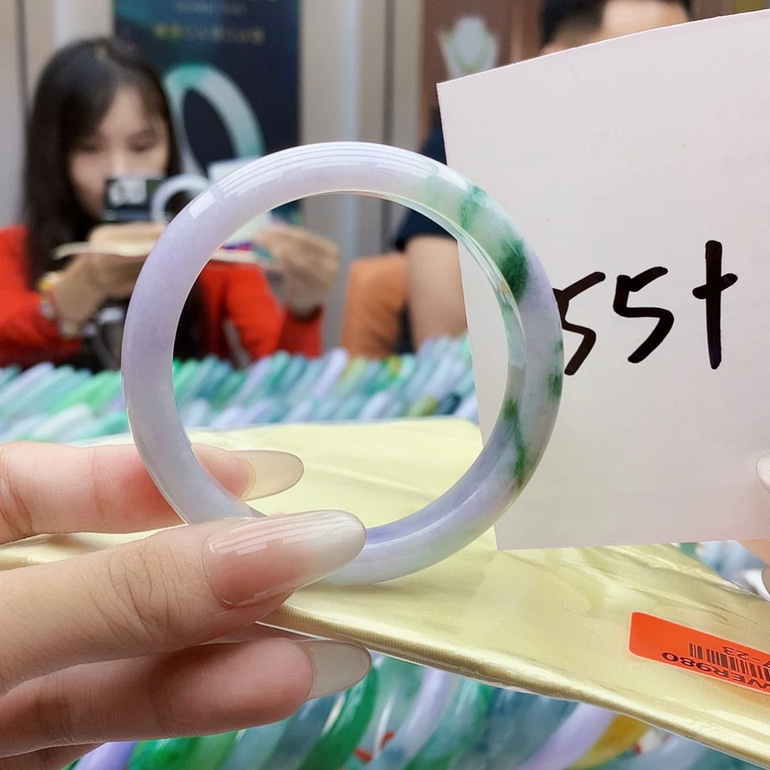 翡翠手镯未镶嵌t