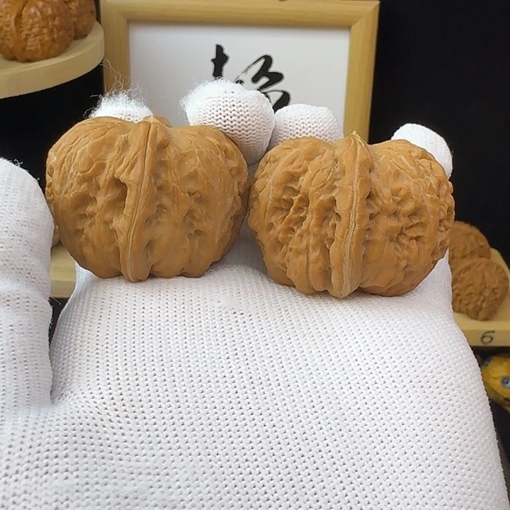 文玩核桃把件原桩不打药，全品无修元宝，红皮，骨质硬，油性足