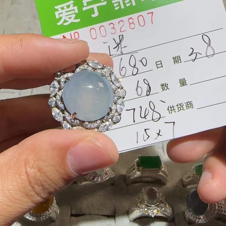 定制翡翠未镶嵌迷**