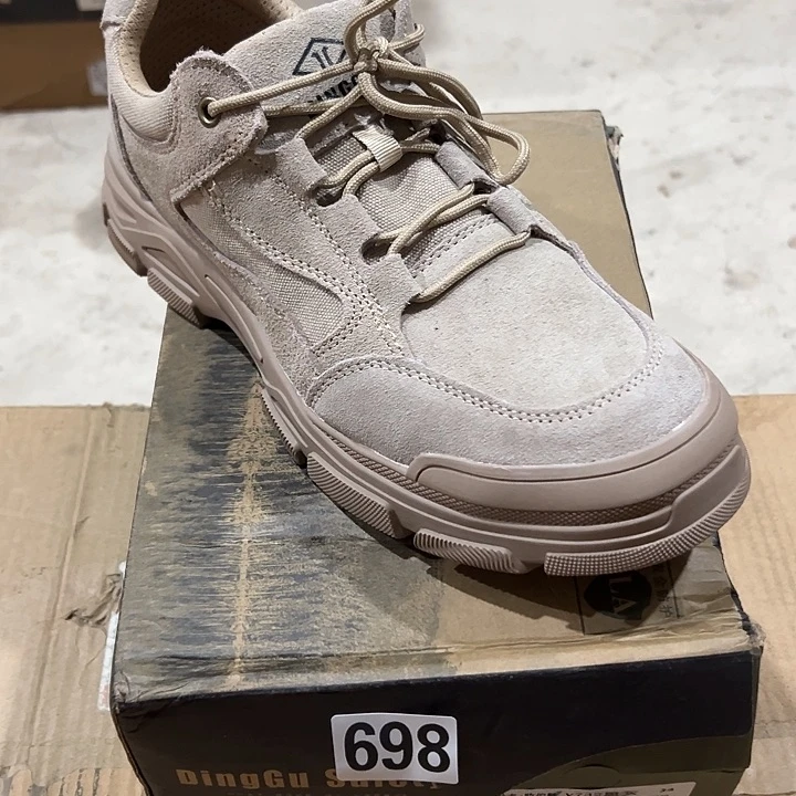 698号。47码防砸防刺劳保鞋。鞋底磨损介意勿拍
