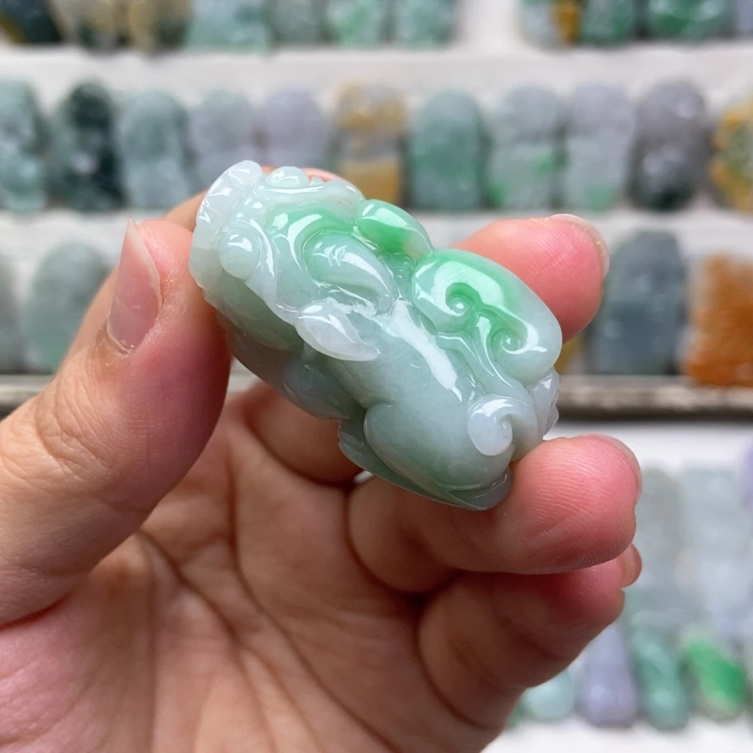 翡翠未镶嵌吊坠(赠链)