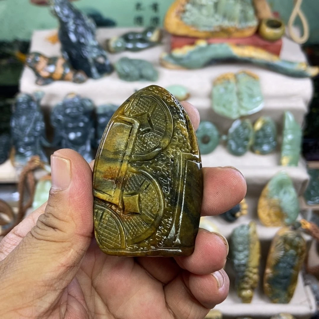 岫岩河磨玉（透闪石质玉）未镶嵌把件无***埃