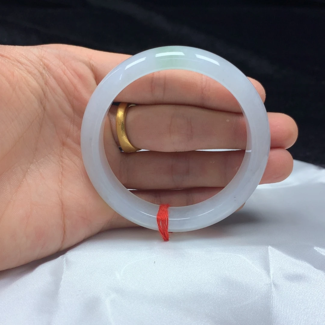 翡翠未镶嵌手镯（圆镯）53.3