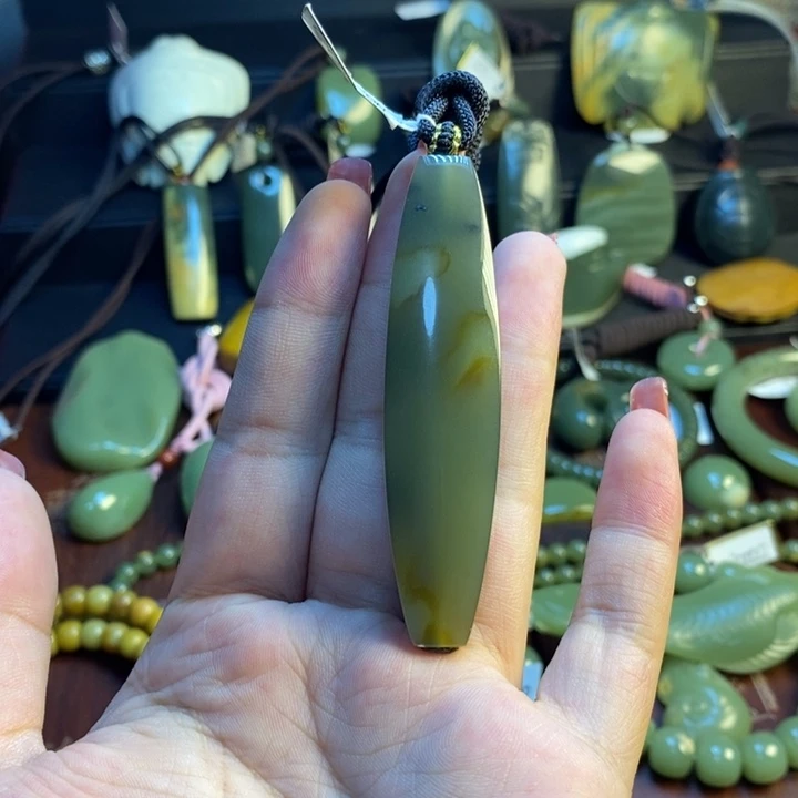 岫岩河磨玉（透闪石质玉）未镶嵌颈饰