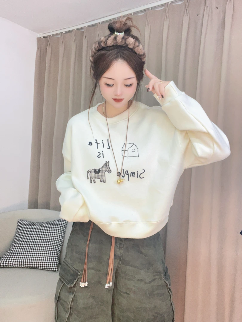 新款爆款洋气短款秋季时尚百搭圆领刺绣韩系字母卫衣设计感时尚潮