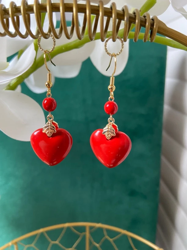 辰砂（处理）朱砂红砂心型耳饰