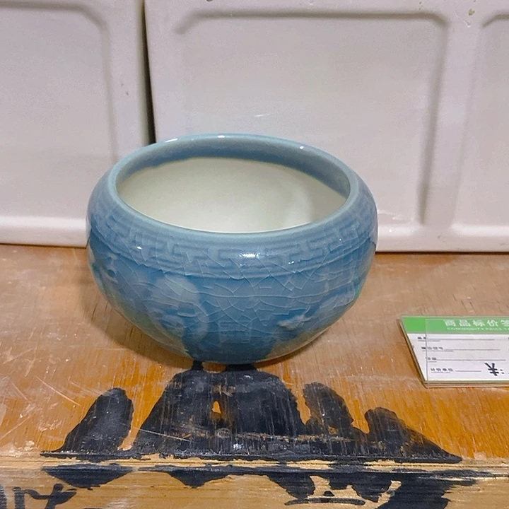 摆件多肉瑕疵盆有孔。