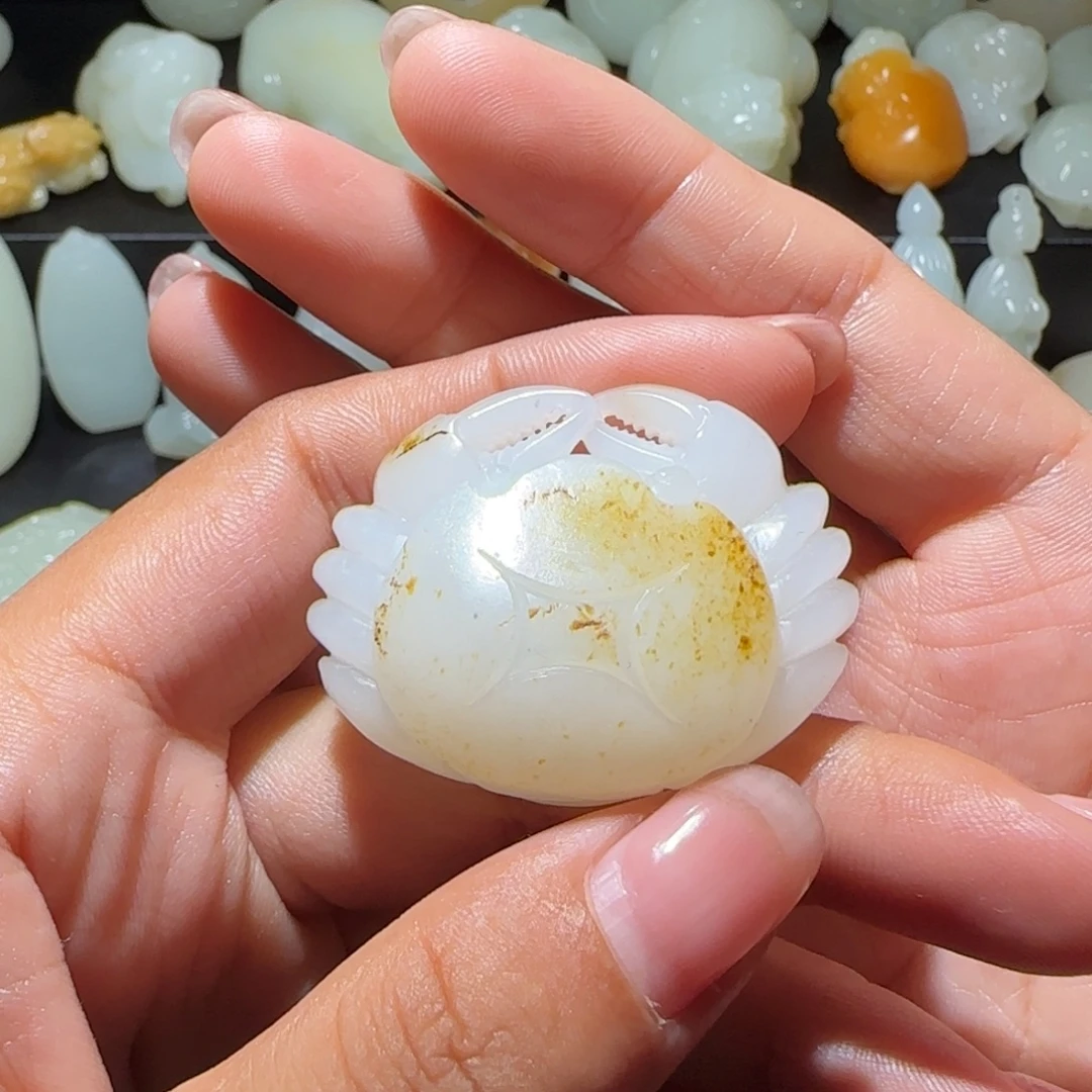 一***顺和田玉未镶嵌颈饰