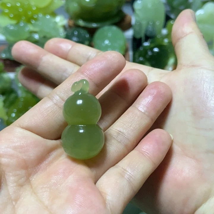 【闪购商品】蛇纹石玉未镶嵌挂件