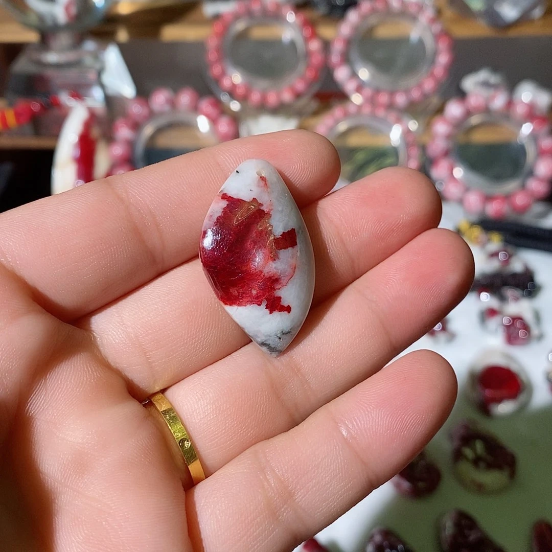 天然辰砂原矿吊坠