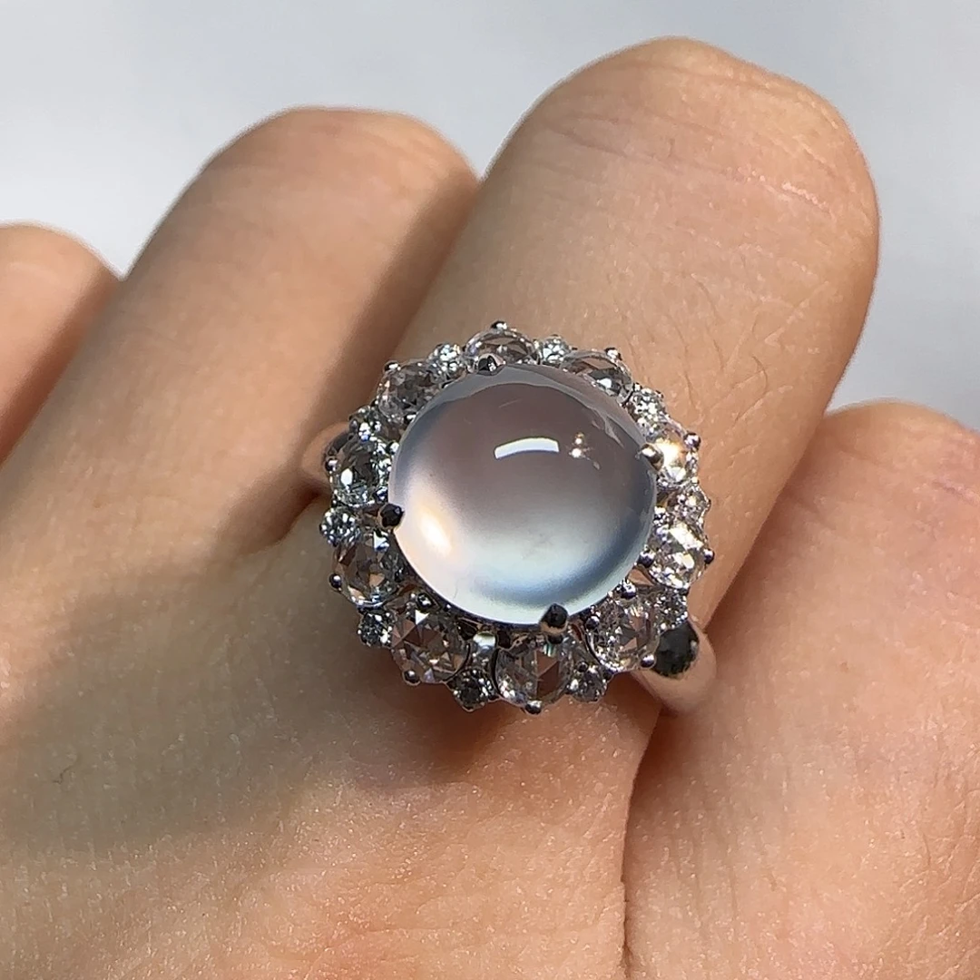 翡翠18K金镶嵌戒指蛋面