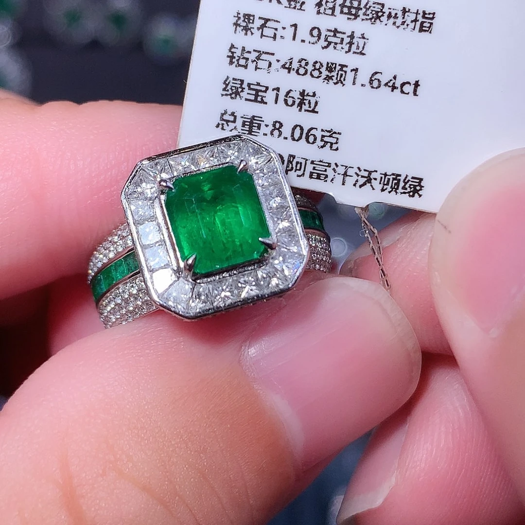 18K金镶嵌祖母绿戒指