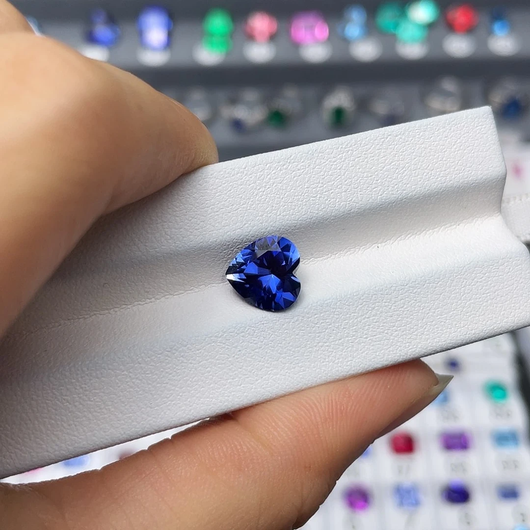 合成（培育）蓝宝石裸石未镶嵌锋**露3.35ct定制吊坠