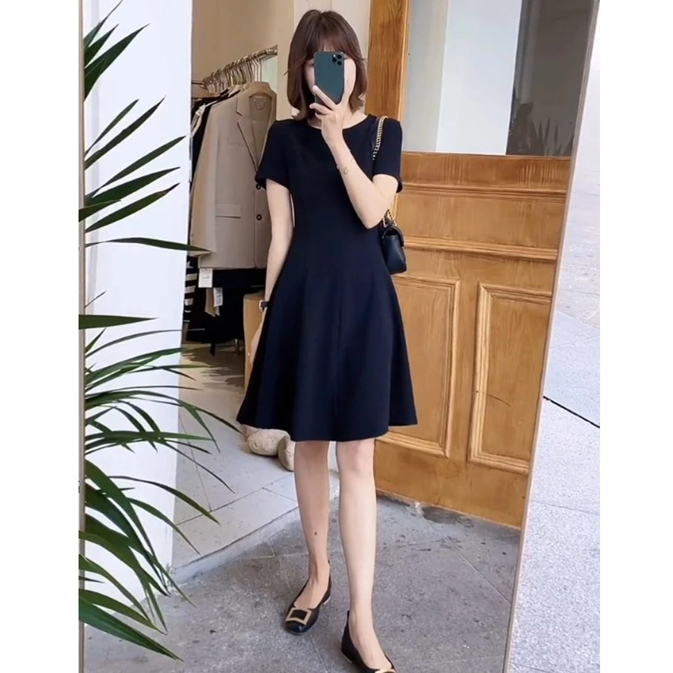 2025夏新款黑色高级正式场合赫本风气质小黑裙茶歇法式显瘦连衣裙