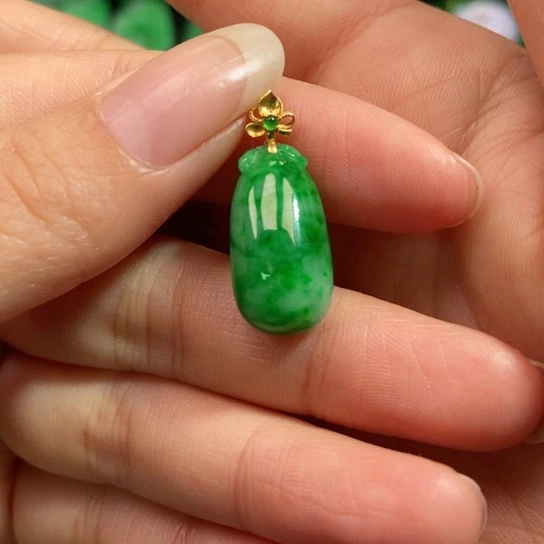 颈饰未镶嵌翡翠吊坠