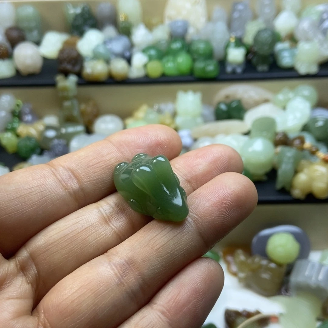 和田玉颈饰未镶嵌定制