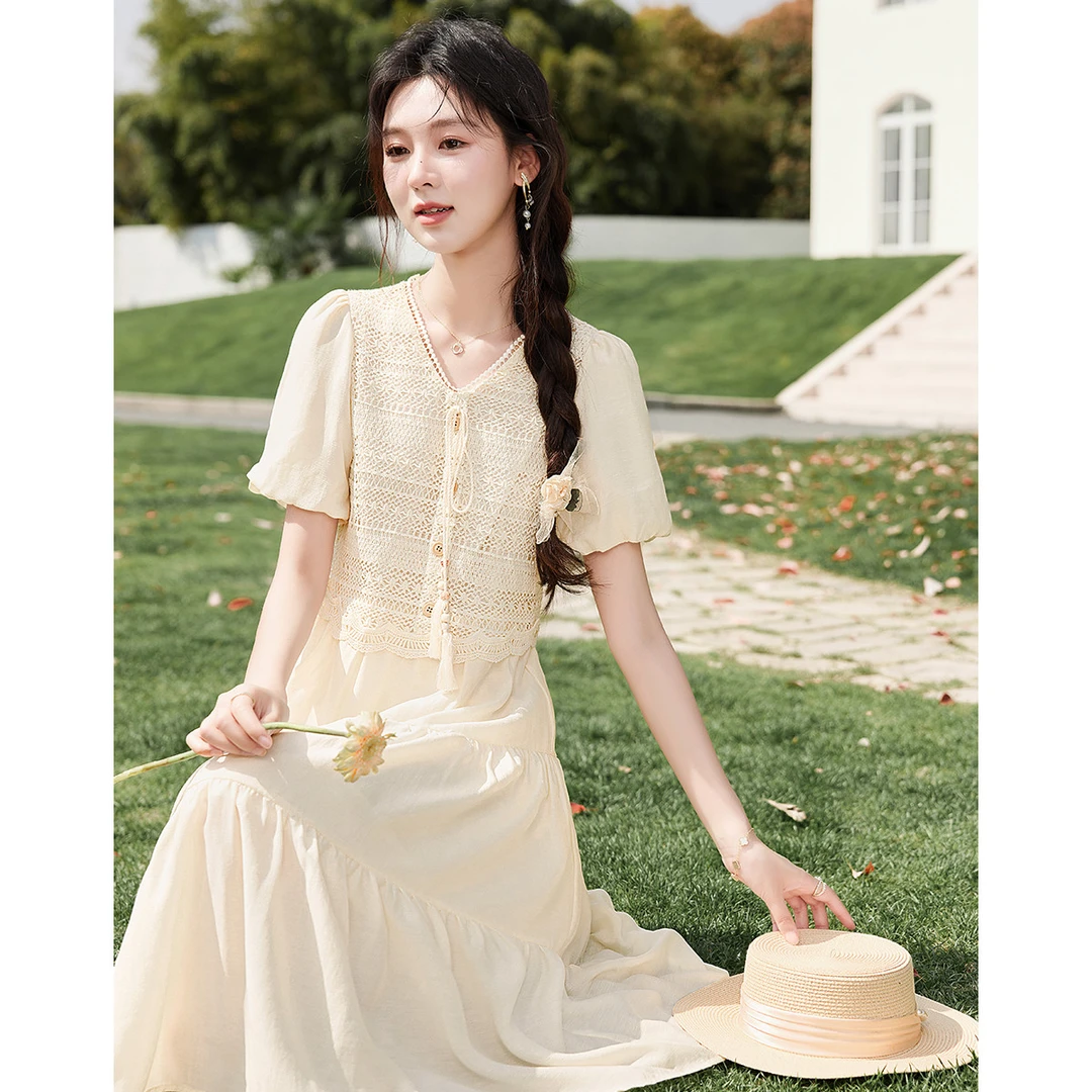 法式温柔气质V领连衣裙女2025秋季新款复古简约通勤泡泡袖中长裙