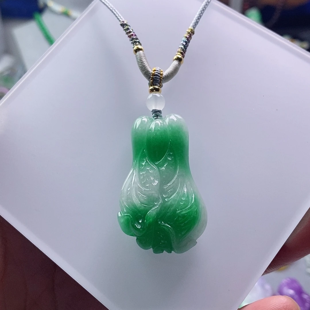 翡翠未镶嵌吊坠(赠链)