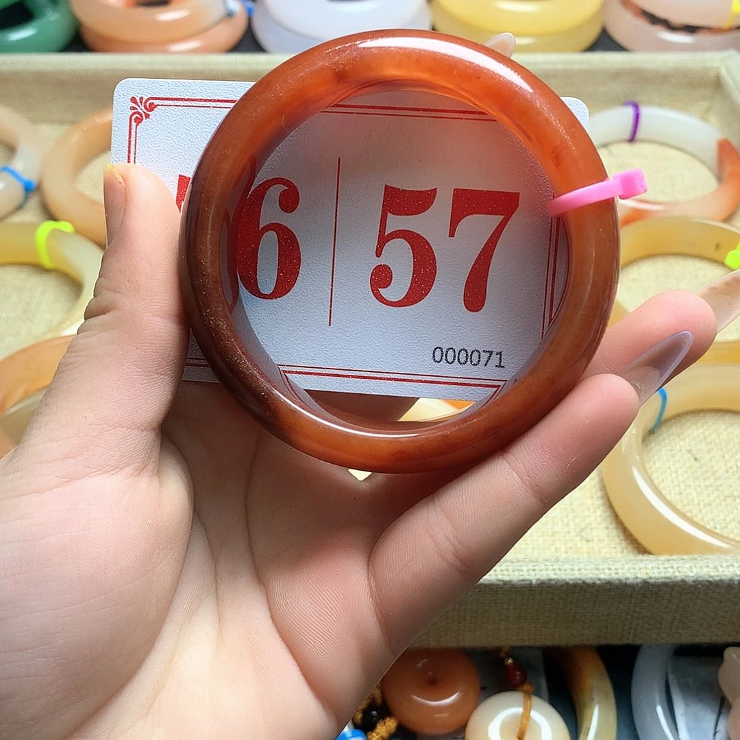 未镶嵌石英质玉（黄龙玉）手镯